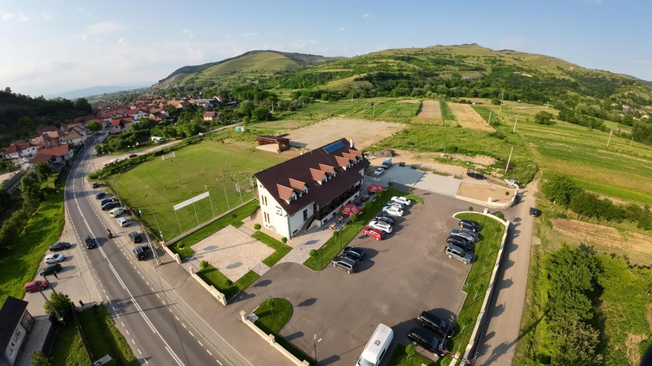 Martini Restaurant & Cazare Sebesel Exterior photo